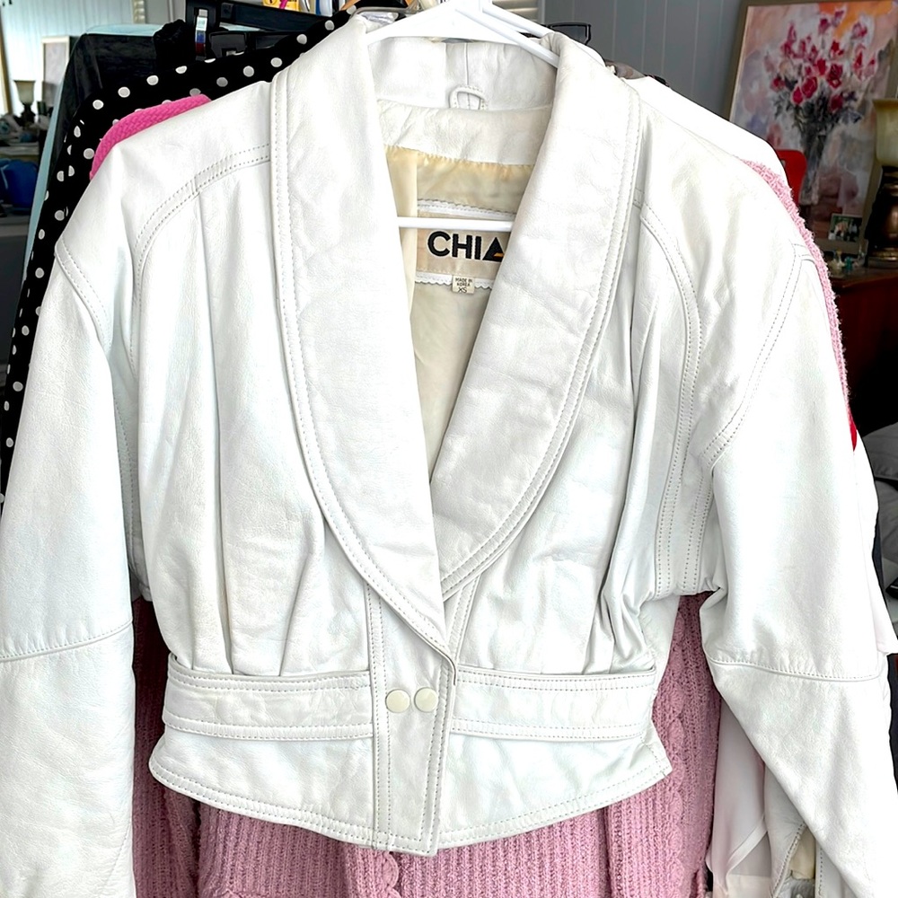 Real White Leather-Cropped Jacket - Size: Xtra Small - Stunning!!